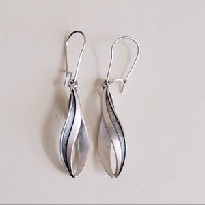 Silver vintage ribbon drop dangle Earrings